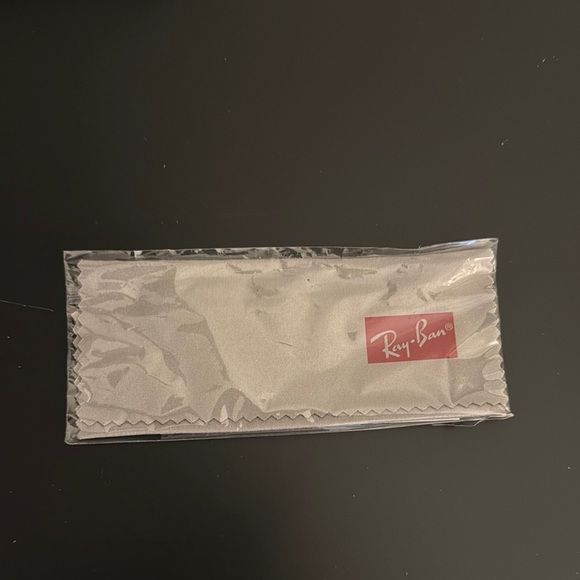 Ray-Ban Black Wayfarer Sunglasses - Picture 5 of 9